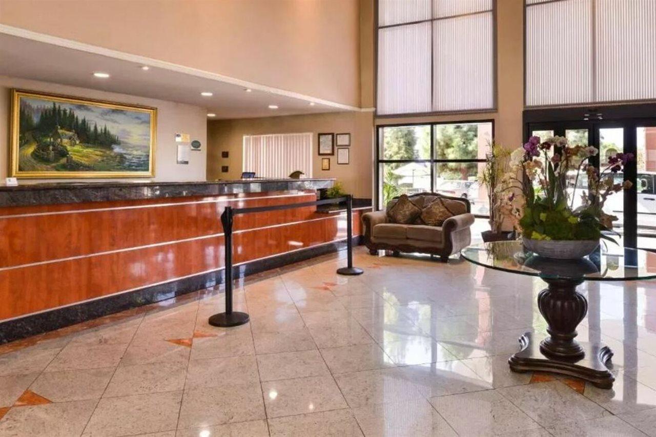 Quality & - Of Industry Hotel