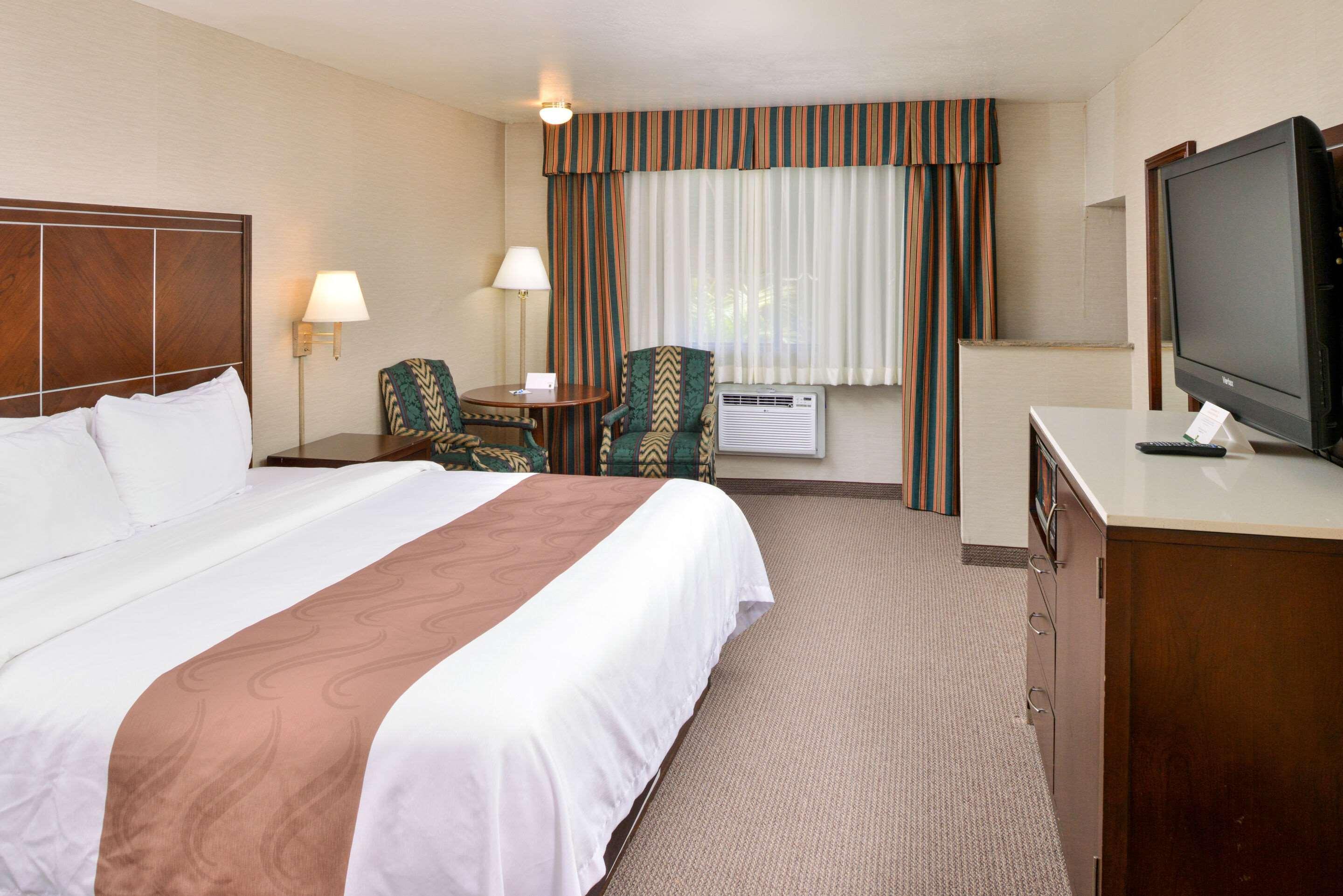 Quality & - Of Industry Hotel