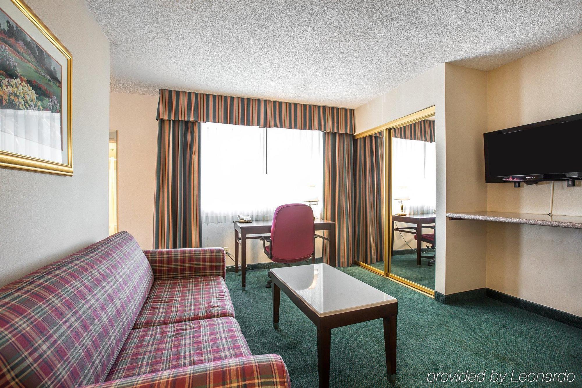 Quality & - Of Industry Hotel Walnut